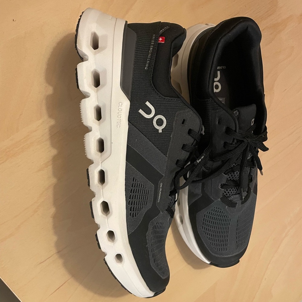 On Running Men's Black Cloudrunner 2 - 8.5US